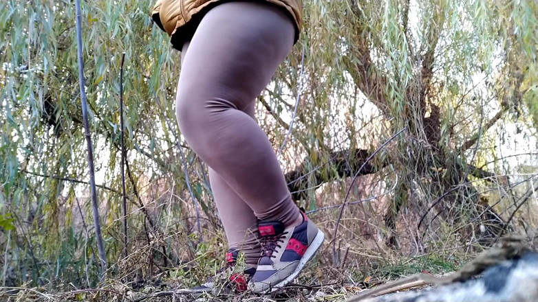 Elena: Big ass BBW in tight leggings peeing outdoors for a...