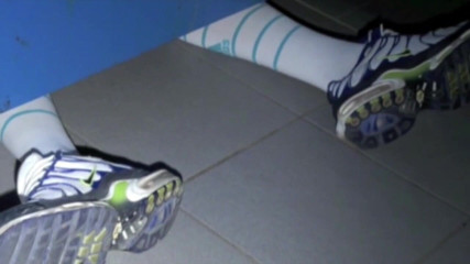 Sneaker gay: Sesso con le sneakers nei gloryhole, dipendenza da feticcio