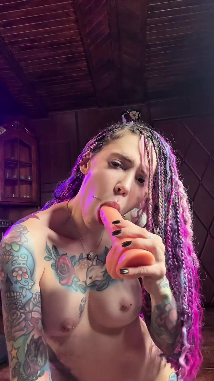 Roxy Rain: Hračka Mezi rty