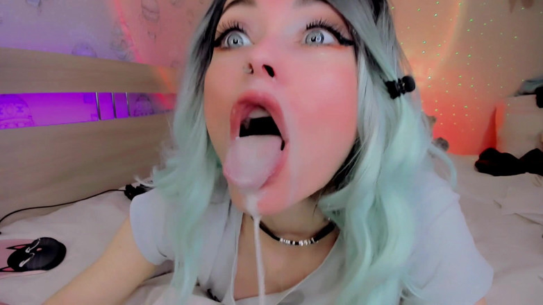 Dirty slut 666: Niebieskowłosa dziwka dostaje mleko na twarzy Ahegao