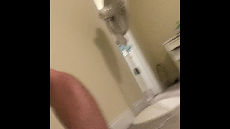 MadisonCD2025: 타이트한 드레스와 허벅지 하이 스타킹을 입은 Sissy Crossdresser