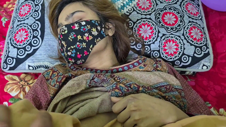 Faryal: Соседку тетушку трахнули, кончаю