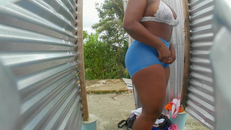 AndreaBellotiStar: Prsatá kamera v plážovém stánku odhaluje Latinoameričanku se smyslnými boky