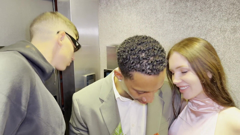 Mary Rock: I Had an Amazing 3some with My Hasband and Our Security...