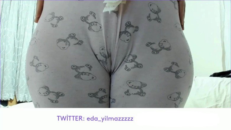 turk_milf_porno: Camel Toe in pyjama close-up
