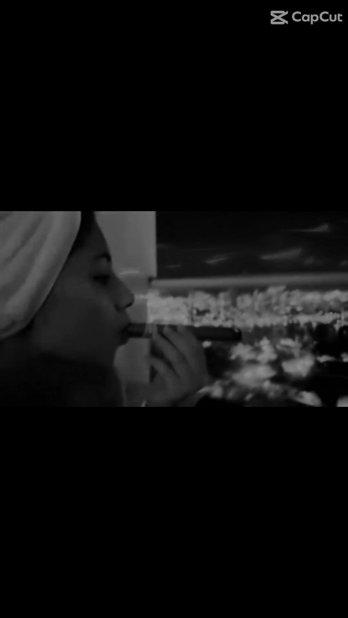 Vika_Sexting: Prazer para Dois: Habano, Pele e Sussurros