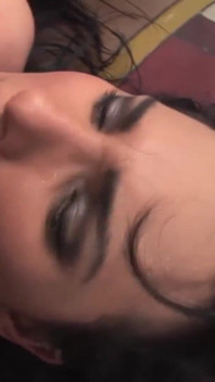La ragazza latina viene scopata nel suo grosso culo