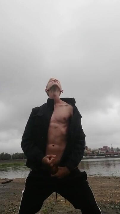 Dick Love Boys: Handjob pada pembinaan embankment