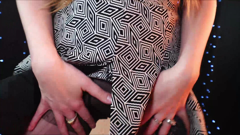Evelyn Rouge: Ripped Pantyhose Nylon Worship Fetish Dildo Creamy Fuck 1080