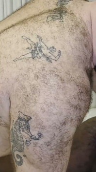 Activo Tatuado Empotra Boca Arriba: Come Ojete, Garganta Profunda, Corrida Adentro