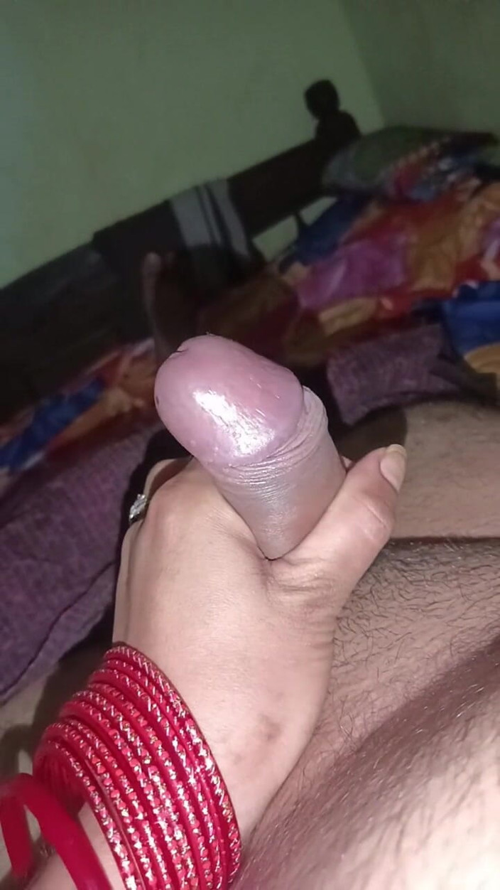 pooja99999: Indiancă Desi Bhabhi se joacă cu pula