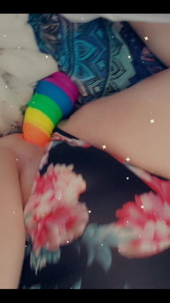 Misssunshinevip: Qui essaie de me faire gémir comme ça ?