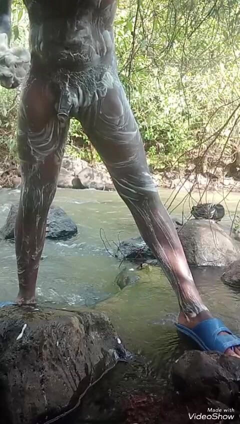 Sexyjayla254: Mýdlová masturbace Velký Černý Péro Stříkání venku část 1