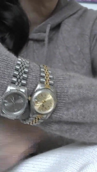 Si masturbano sotto la mia rigorosa supervisione, orologi da polso JOi lady victoria valente