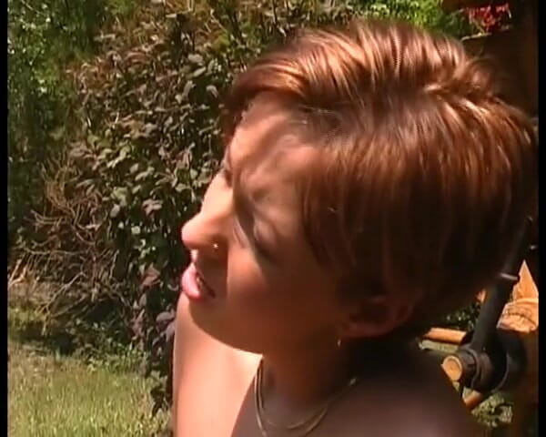 German's Young Babes: Вона німецька тінка, яка не може перестати грати зі своєю ідеальною пиздою