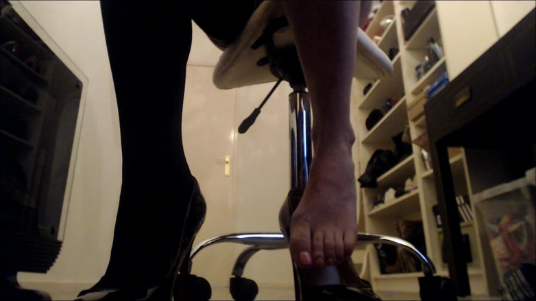 Inkeddutch: Louboutin zwakheid met netkousen