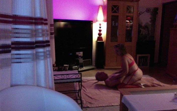 Mariolitta: Divoká MILFka Mariolitta šuká starého chlapa