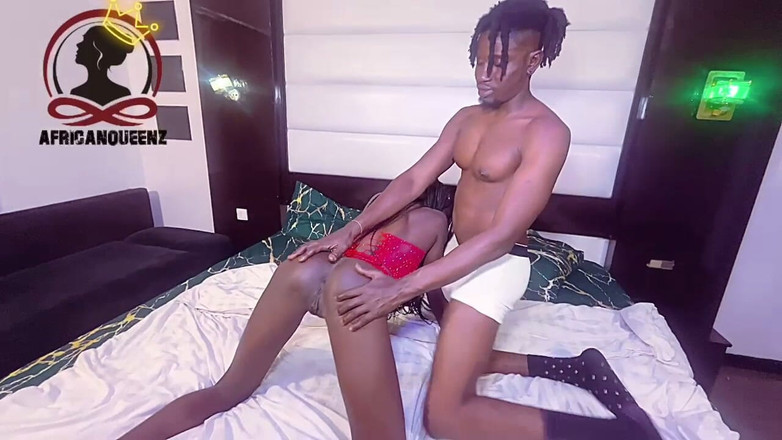 Africankween: 甜美紧致的阴户被大鸡巴撑开