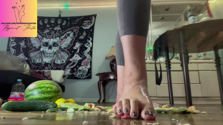 Peppermint Giantess: Saiz 16 buah barefoot crush gergasi kemusnahan