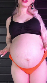 Pregnant in Cameltoe