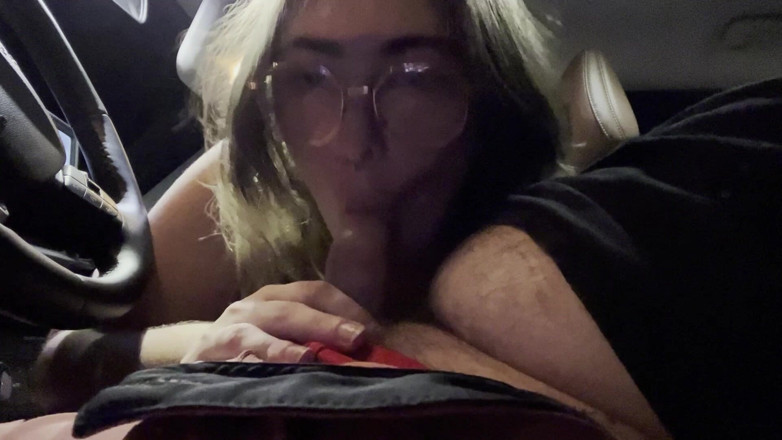 Mushroombitchx: BJ w samochodzie