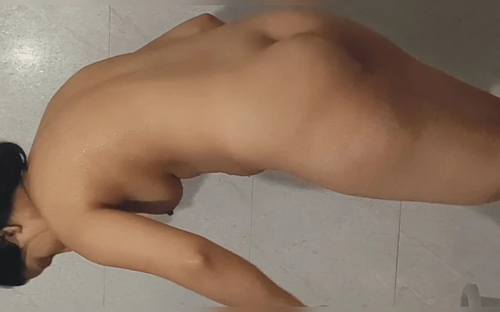 Hot Sis: Horny Sult in Bathroom Nude Taking Shower