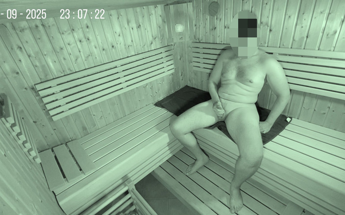 Lucas Nathan King: Kamera menangkap lelaki di sauna