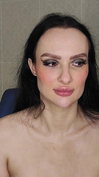 Дуже повний медичний огляд Covid цицькастої жінки