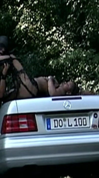 MILF blonde menjolok pepek meleleh hingga orgasme bergoyang