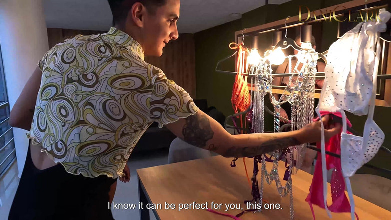 DaniClark: Un gay estilista seducido por su secretaria