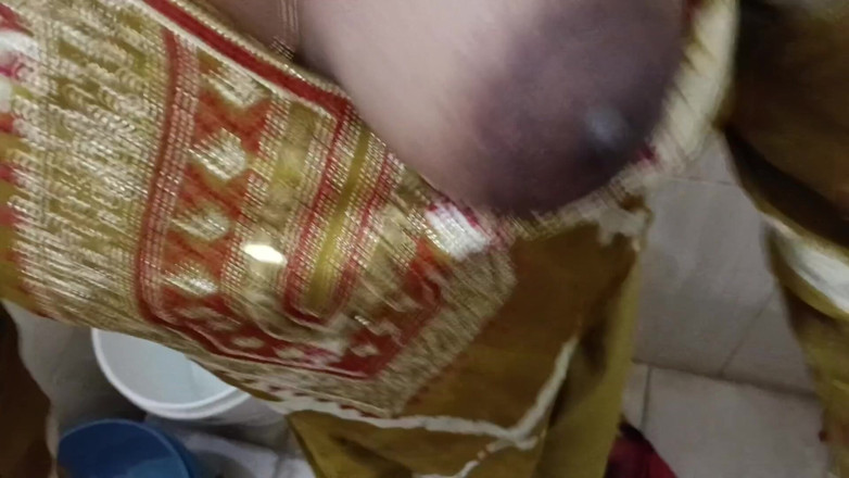 LateralChain349: Sekce 28.sexy Bhabhi překvapí Devar masturbuje v koupelně - Hot Desi Roleplay...