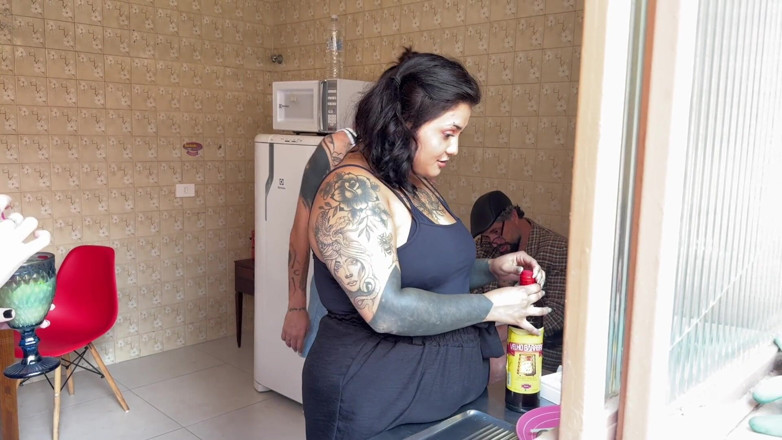 Quente club: Chubby Llamó a Sus Amigas Para Una Tarde De Copas...