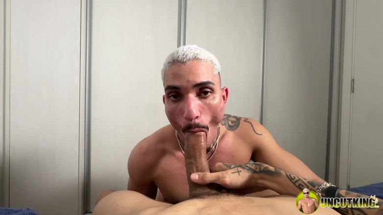 UncutKing: Xl monster cock великий чувак-близнюк трахає м'язового чувака Jao Lucas raw tatted чувака