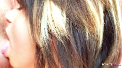 Full porn collection: Мужчина встречает худенькую тинку в Tinder, встречает ее и трахает ее до конца