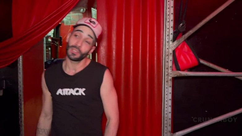 XXL gape hole used bareback by hard fuckers: Andy Lopez utilise Rax par un anonyme hétéro avec un...