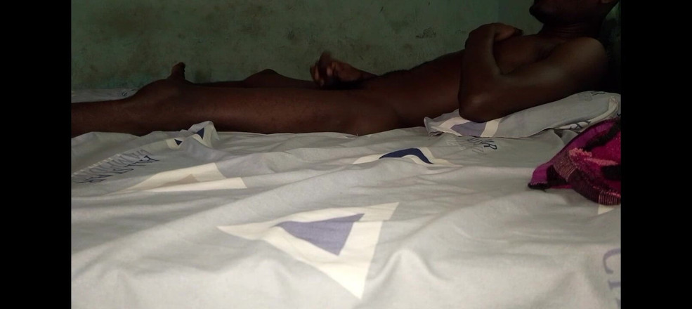 Masturbator emmy: Fazendo amor na minha cama