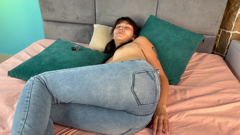 angellkink: Pissing My Skinny Jeans
