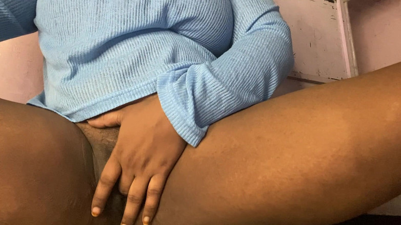 Angoori: Byporrflicka som fingrar själv medan hon har en sexchatt på...