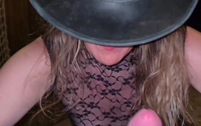 Dutchcouple1983: Tante seksi ngebiarkan suaminya criempie di memeknya setelah malam yang...