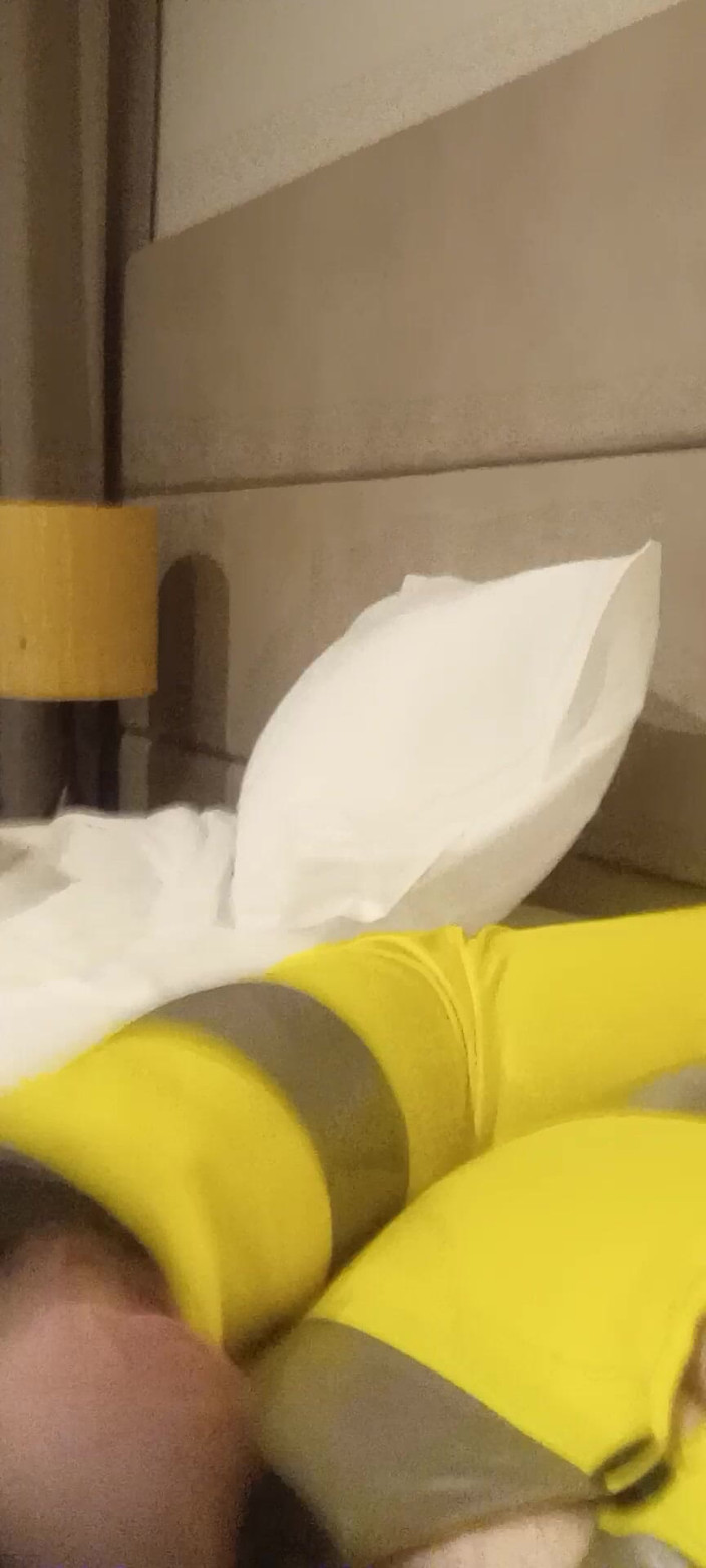 Latex Boy: Drone si cewek dengan kosinan lateks lagi asik muncrat sampai...