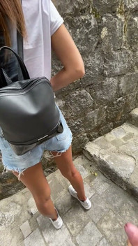 Quase fomos pegos fodendo na escada em Montenegro