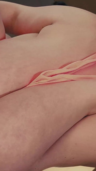 Tetanggaku yang semok ini berusaha kabur dari seks anal, tapi pantatnya malah berujung dientot habis-habisan