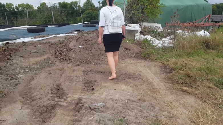 Yvette xtreme: Camminata sporca a piedi nudi con Yvette Costeau
