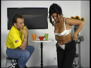 Lucky Cooch: Deslumbrante milf chupando pau antes de vibrar sua buceta precioso