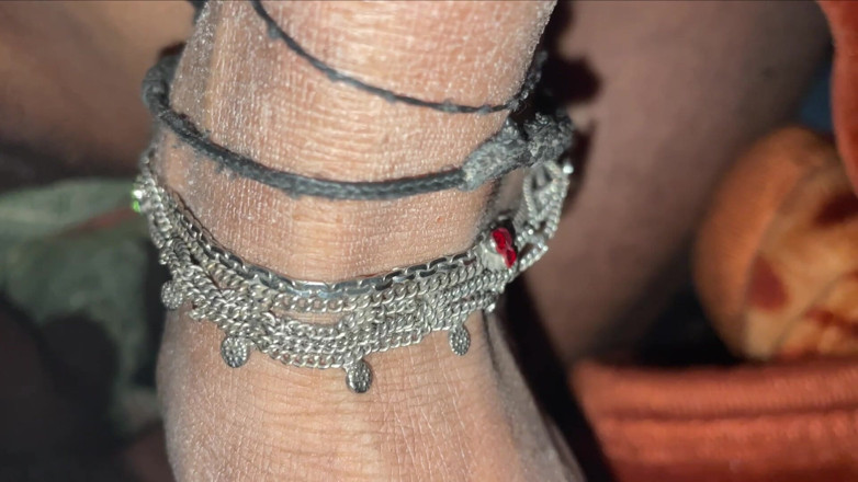 Madhya Sangeeta: 君の継息子と結婚してから罠にかけられたんだ