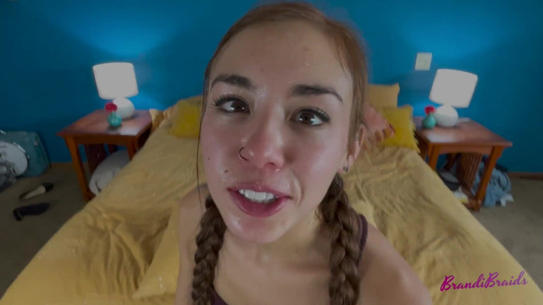 BrandiBraids: Leche en mi sujetador deportivo sudoroso