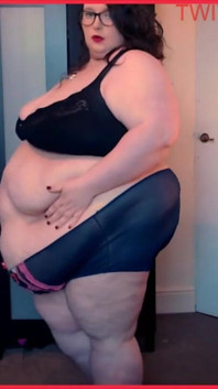 SSBBW Ladybrads full body strip show