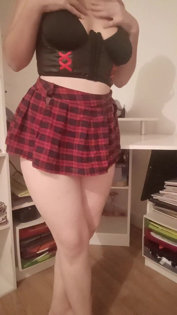 Rose Fleurs: 나는 내 보지에 25cm 딜도로 손가락으로 자신을 만지작거립니다.