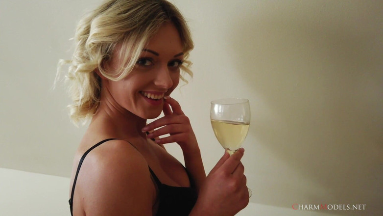 CharmModels: Elegancka Super Laska w seksownej bieliźnie Tiffany