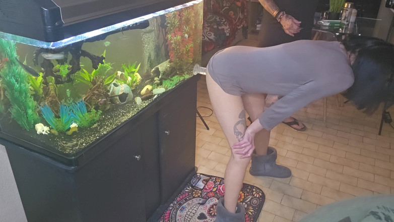 Sparowdox: Bini panas berkongkek dildo semasa dua kawan memancut mani pada...